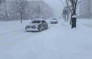 Bolu’da yoğun kar yağışı: Göz gözü görmüyor