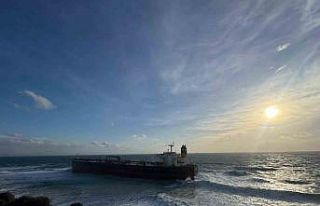 Bozcaada’da karaya oturan tanker 12 gün sonra kurtarıldı