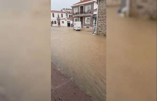 Bozcaada’da sokaklar göle döndü