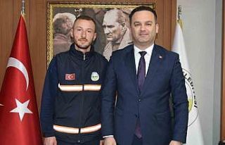 Bulduğu altın bilekliği polise teslim eden temizlik...