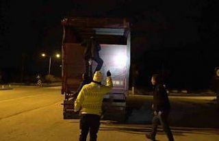 Burdur’da şap karantinasındaki küpesiz hayvan...