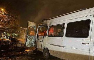 Bursa korkutan yangın: Baraka ve minibüs alev topuna...