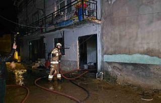 Bursa’da 2 katlı evde çıkan yangın korkuttu