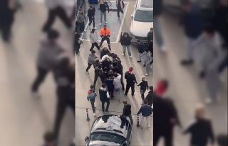 Bursa’da gençler birbirine girdi