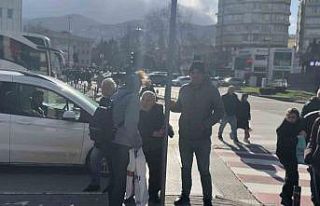 Bursa’da lodos zor anlar yaşattı: trafik lambasına...