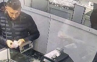 Bursa’da sahte altın vurgunu: Kuyumcuları dolandırdılar,...