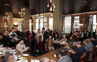 Büyükşehir Belediye Başkanı Gülpınar, gazetecilerle...