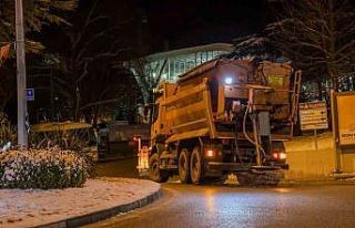 Büyükşehir ekiplerinden kar mesaisi