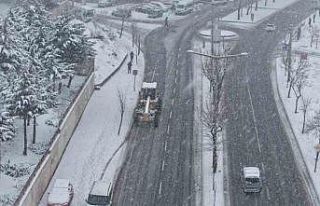 Büyükşehir’den kar yağışı sonrası arterlere...