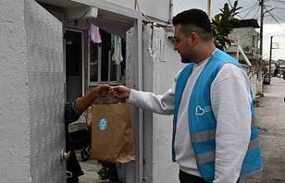 Büyükşehir’in beslenme paketi aileleri de, öğrencileri...