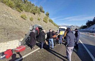 Buzlanma kazayı beraberinde getirdi: 4 yaralı