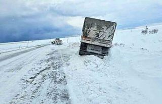 Buzlanma ve fırtına kazaları beraberinde getirdi