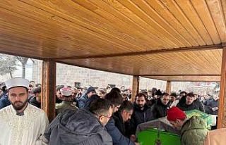 Cam silerken 3. kattan düşen öğretmen son yolculuğuna...