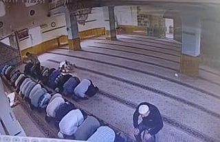 Camide namaz kılan komşusunu öldüren sanık: "Asıl...