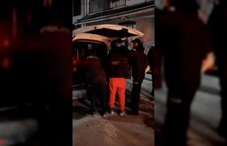 Çatılardan atlayarak izini kaybettirmeye çalıştı,...