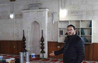 Çatısı akan 201 yıllık camide kovalı önlem