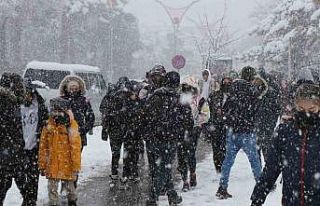 Çayırlı ve Kemah ilçelerinde eğitime bir gün...