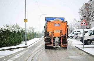 Çayırova’da karla mücadele sürüyor