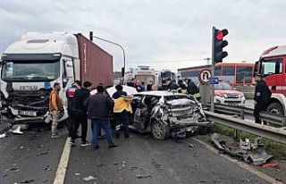 Çerkezköy’de tır otomobile arkadan çarptı:...