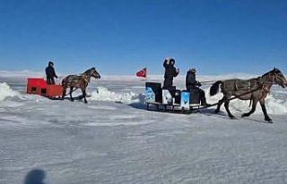 Çıldır Gölü tamamen dondu: Eksi 30 dereceyle...