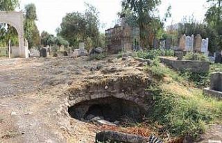 Cizre’de definecilerin hedefindeki tarihi medreseye...