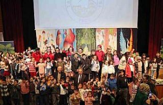 Çocuklar Yalçın Başkan’ın karne hediyesi ile...