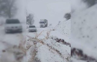 Çorum’da mahsur kalan araçlar için ekipler seferber...