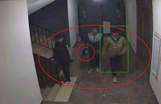 Daire önündeki ayakkabıları çaldılar