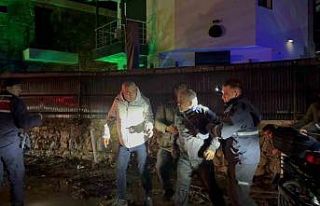 Datça’da sele kapılan sürücü, çalıya tutunarak...