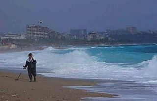 Define avcıları fırtınada iş başında: Dev dalgaların...