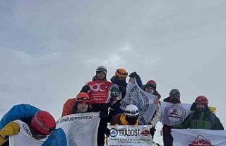 Demirkapı Tepesi’ne kış zirve tırmanışı