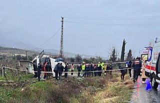 Denizli Valiliği memurları taşıyan servis kazasına...