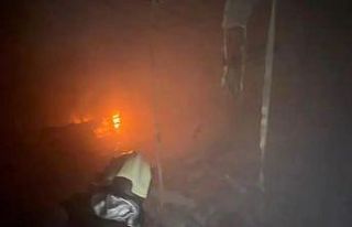 Depremde evi yıkılan aile yangınla ikinci kez yuvasız...