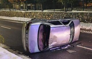 Devrilen otomobilde 1 kişi yaralandı