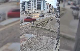 Direksiyon dersinde fren yerine gaza bastı: Otomobil...