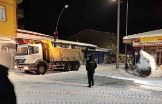 Diyadin’de ekiplerin karla mücadele mesaisi