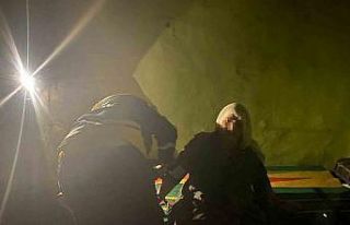 Diyarbakır’da belediye ve sağlık ekipleri yolu...