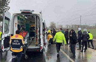 Diyarbakır’da otomobil yoldan çıktı: 2 yaralı