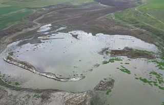 Doğuda kar batıda kuraklık: Gölette korkutan görüntü