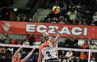 Eczacıbaşı Dynavit, ligde üst üste 9. galibiyetini...