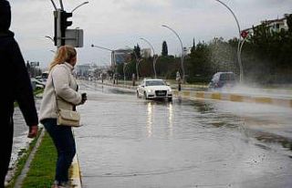 Edirne’de cadde ve sokaklar göle döndü