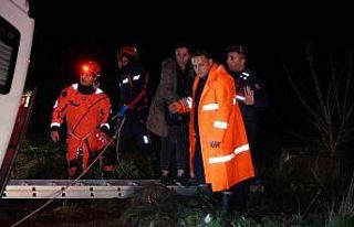 Edirne’de minibüs sulama kanalına düştü: Mahsur...