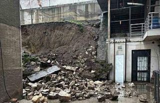 Edirne’de sağanak sonrası istinat duvarı çöktü:...