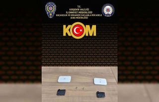 Ehliyet sınavında kopya düzeneğiyle yakalandılar