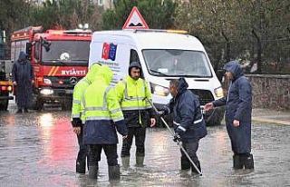 Ekiplerden sağanak yağışta yoğun mesai