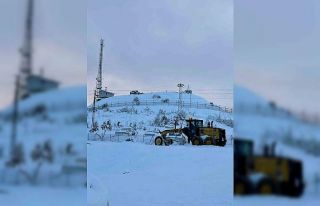Elazığ’da kapalı 19 köy yolunda çalışmalar...