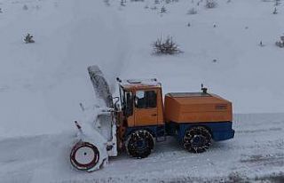 Elazığ’da kapalı 8 köy yolunda çalışmalar...