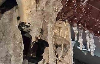 Elazığ’da metrelerce buz sarkıtı oluştu