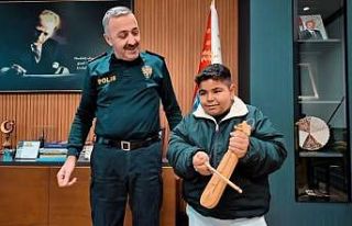 Emniyet kapılarını çocuklara açtı