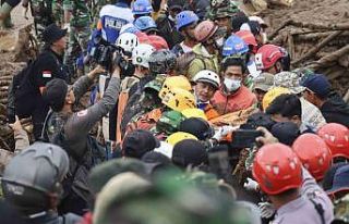 Endonezya’daki toprak kaymasında can kaybı 49’a...